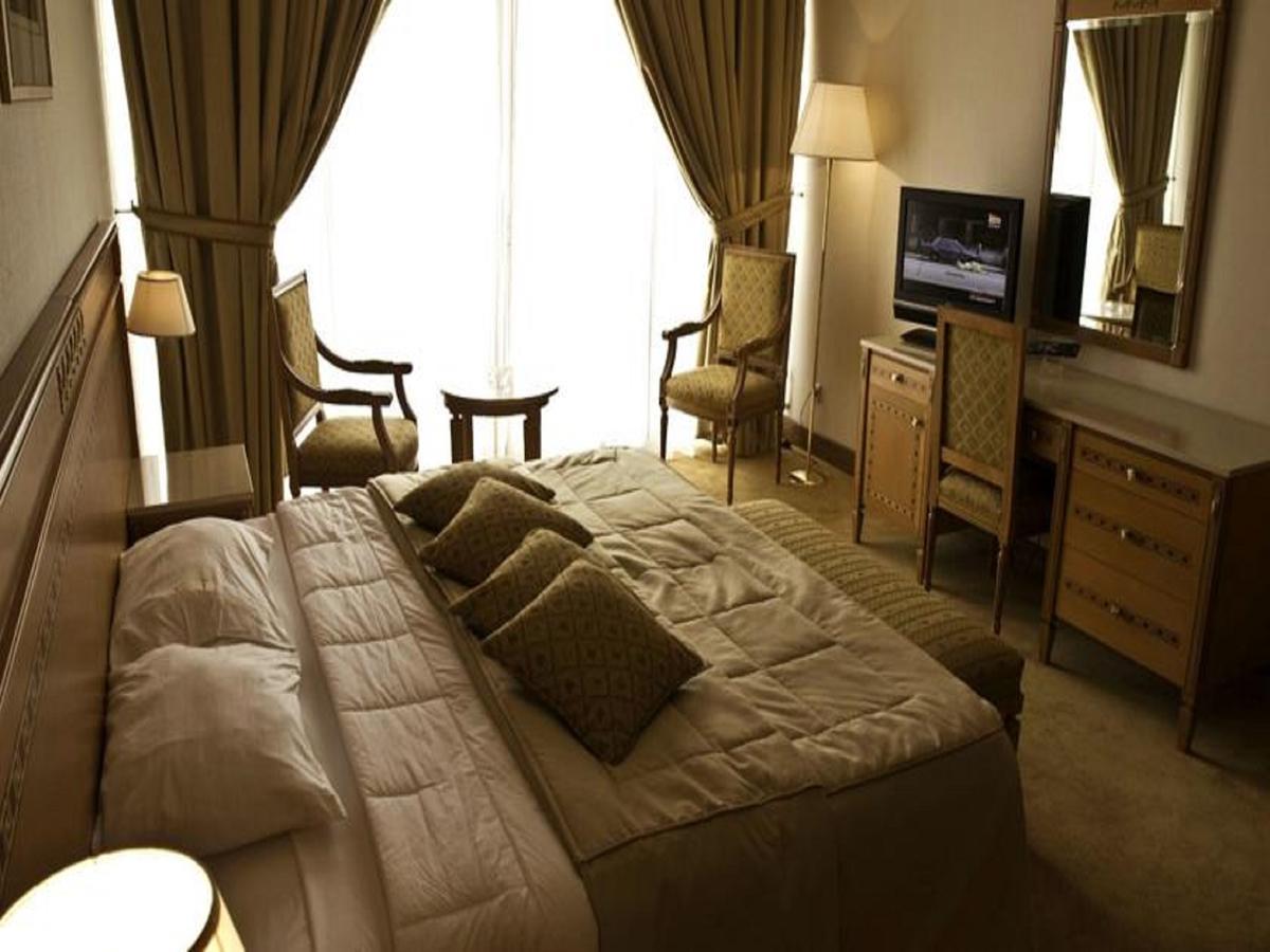 Hotel Olympic Palace Бразавил Екстериор снимка