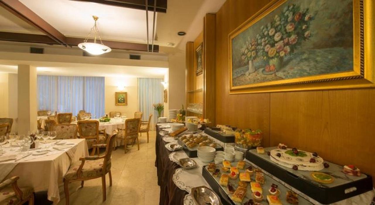 Hotel Olympic Palace Бразавил Екстериор снимка